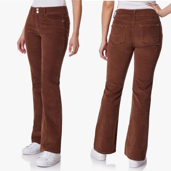 NWT Women's Flirty Curvy Flare High Rise Insta Stretch Juniors Jeans Size 7 - Picture 1 of 8